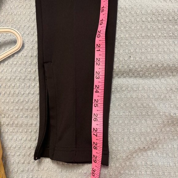 Aritzia TNA Becca Pleated Joggers - Women’s Small - Picture 10 of 11